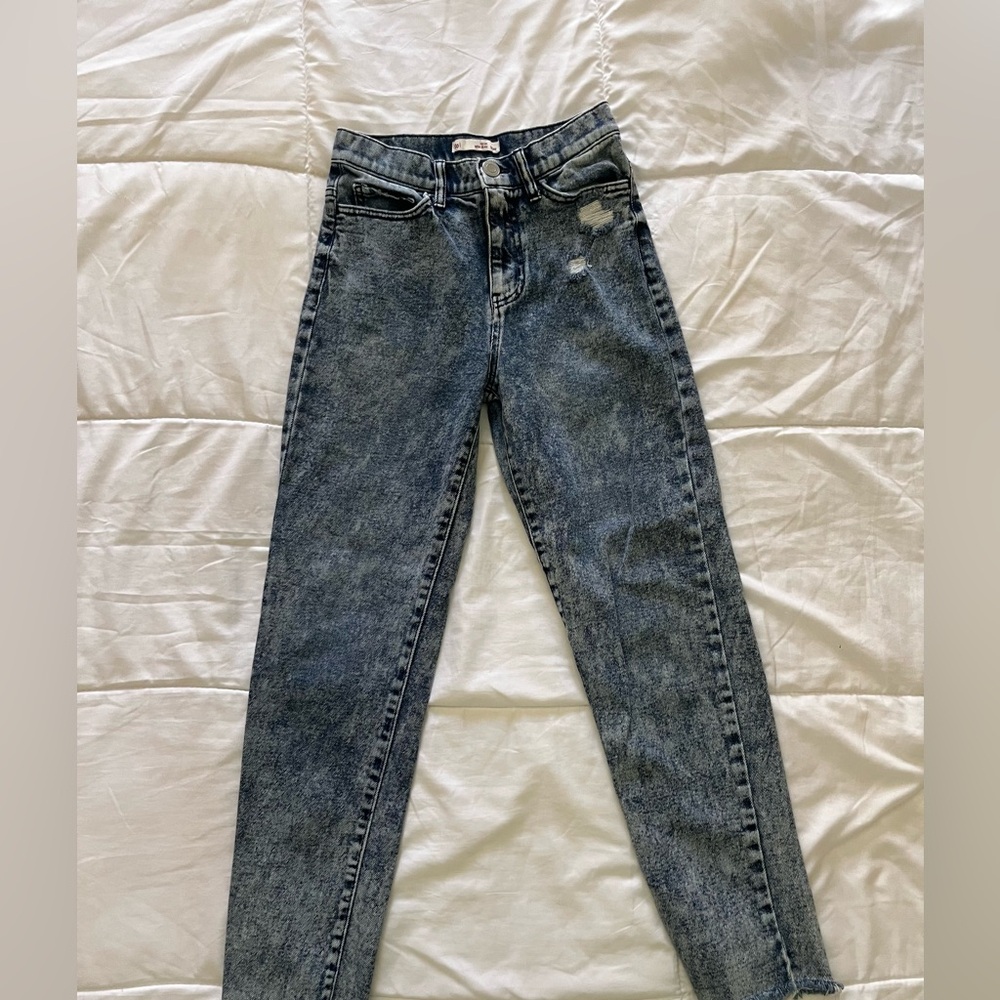 SO High Rise Mom Jeans Acid Wash Style
